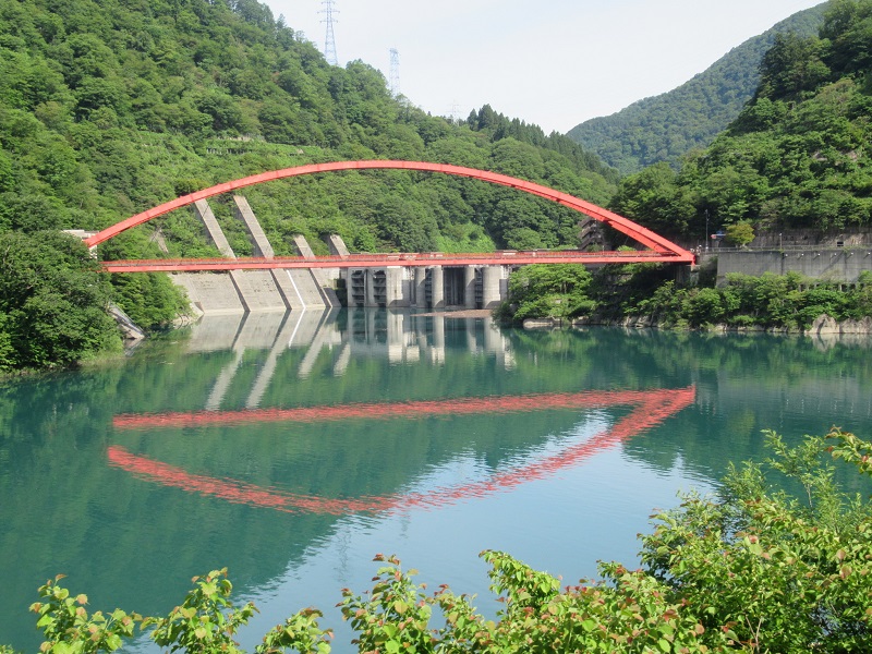 うなづき湖と湖面橋